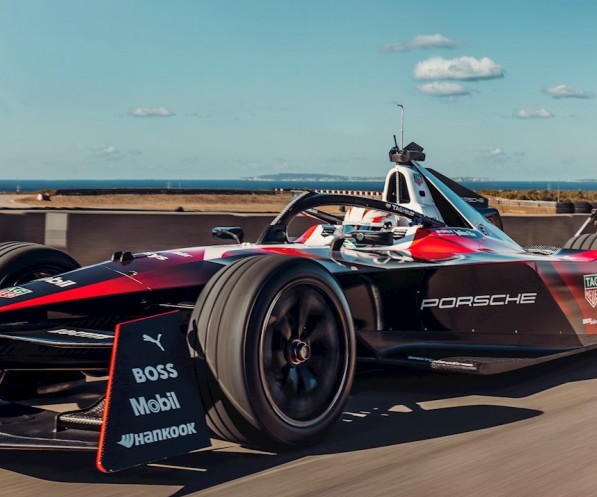 ABB เปิดตัวเครื่องชาร์จมือถือสำหรับ Formula E Season 9